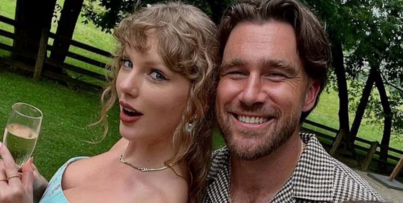 Video: el primer beso público entre Taylor y Travis fue en Argentina 
