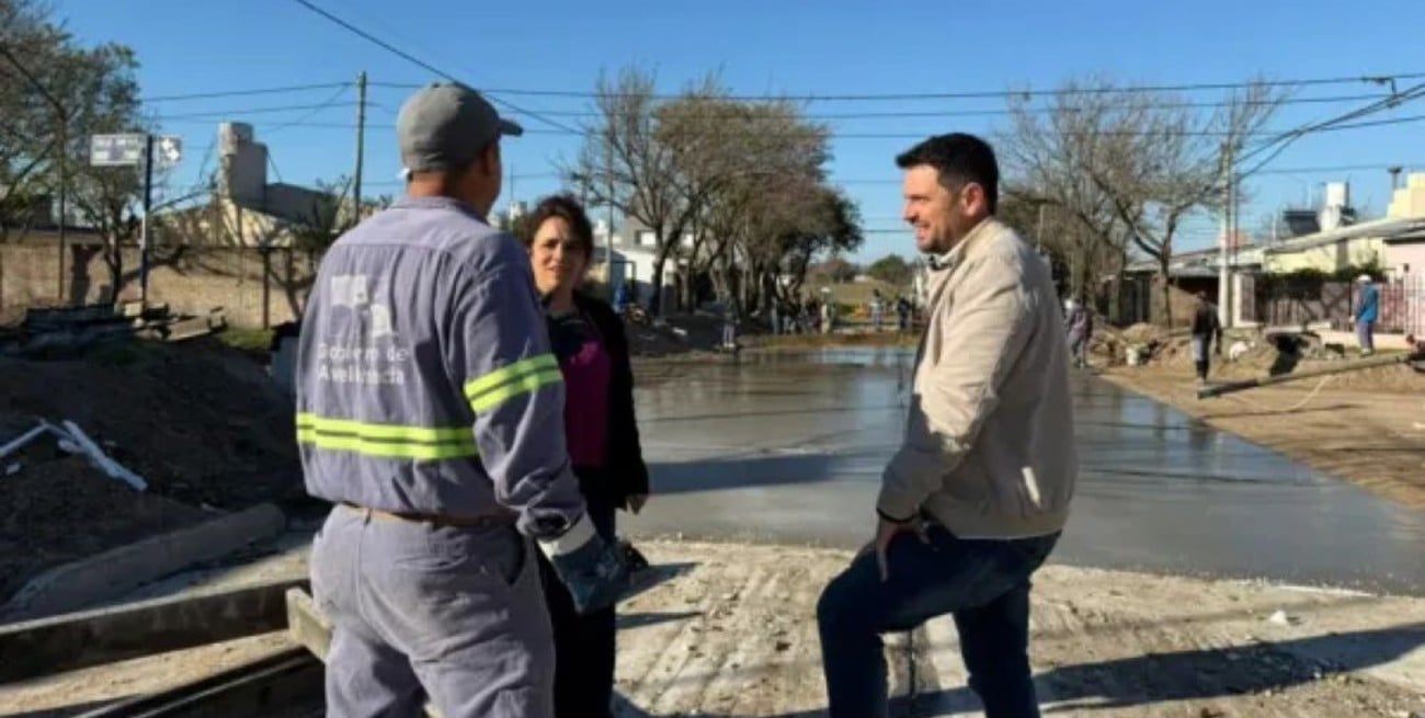 Avellaneda avanza con el pavimento en calle 114 del barrio Cooperación