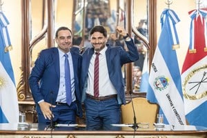 El día en que Pullaro y Valdés firmaron el acuerdo en Corrientes y que avanza ahora con el apoyo legislativo.

