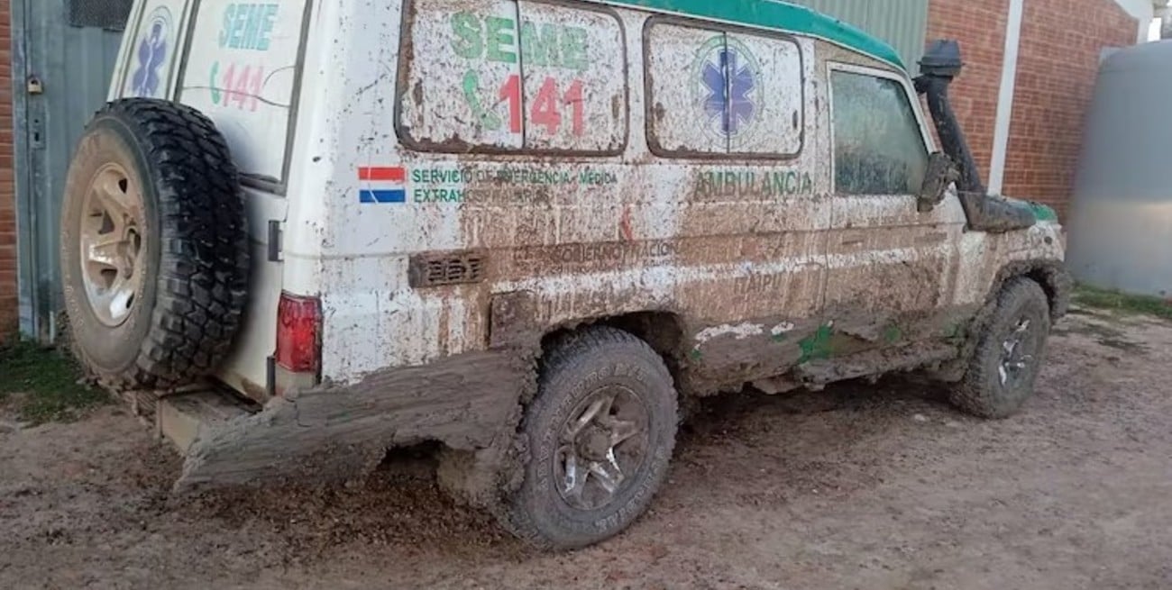Paraguay: rescataron a un recién nacido que quedó atrapado nueve horas en una ambulancia empantanada