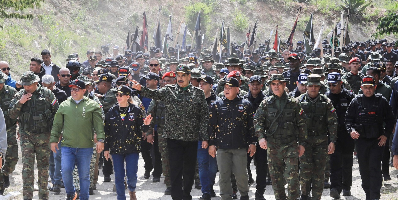 Maduro responde con maniobras militares al arribo de buques de Estados Unidos