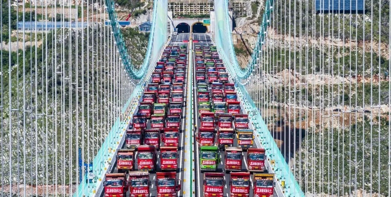Video: completaron con éxito las pruebas pre inaugurales del puente más alto del mundo
