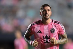 Rodrigo De Paul está lesionado y no jugará este viernes en La Bombonera. Crédito: Reuters.