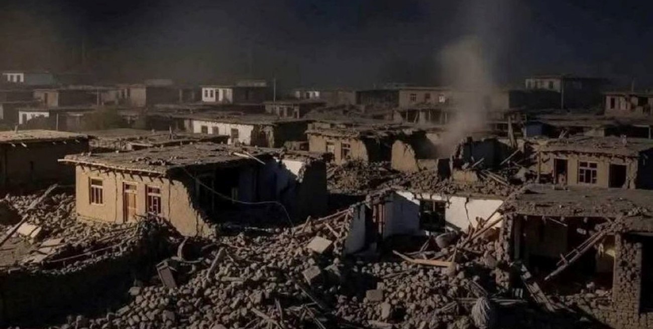 Son más de 800 la personas fallecidas por el terremoto en Afganistán
