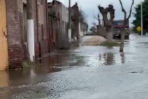 Gran cantidad de agua acumulada en las calles.