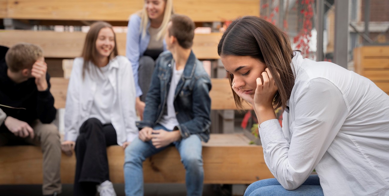 La soledad en tiempos hiperconectados: del vacío al encuentro con uno mismo