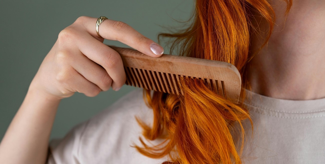 Peine vs cepillo: cuál funciona mejor según tu tipo de cabello