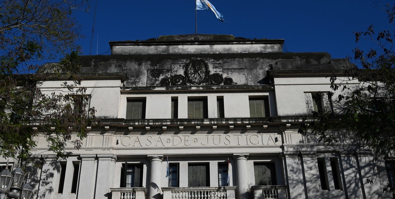 La condenaron por la millonaria estafa a una empresa y ahora no aparece
