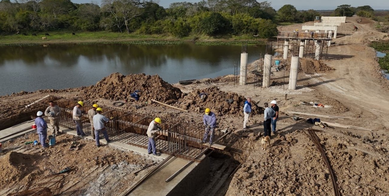 Provincia construye un nuevo puente sobre arroyo El Pindó