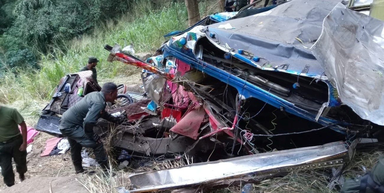 Tragedia en Sri Lanka: un colectivo cayó por un precipicio y murieron 15 personas
