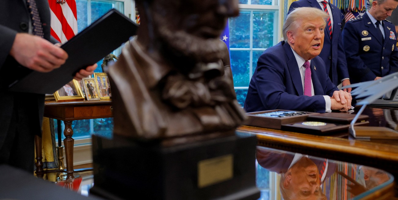 Estados Unidos advirtió que derribará aviones venezolanos que amenacen a sus fuerzas navales