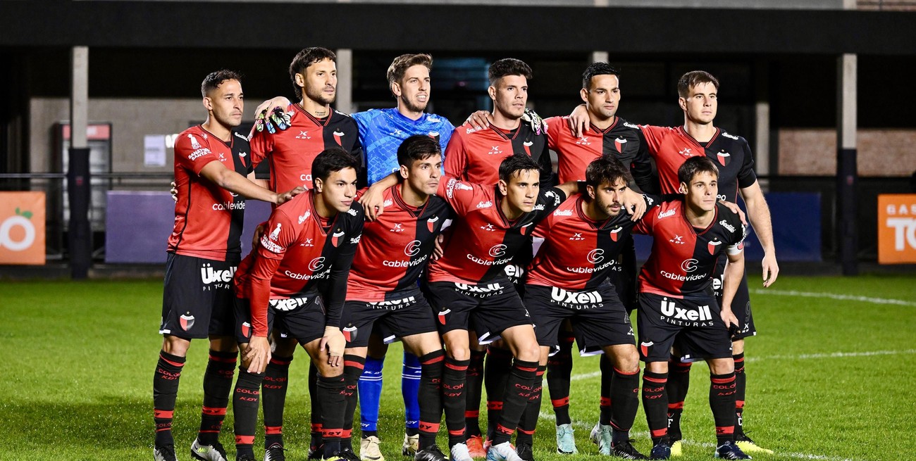 El CADU y Talleres se la hacen fácil a un Colón "casi" salvado