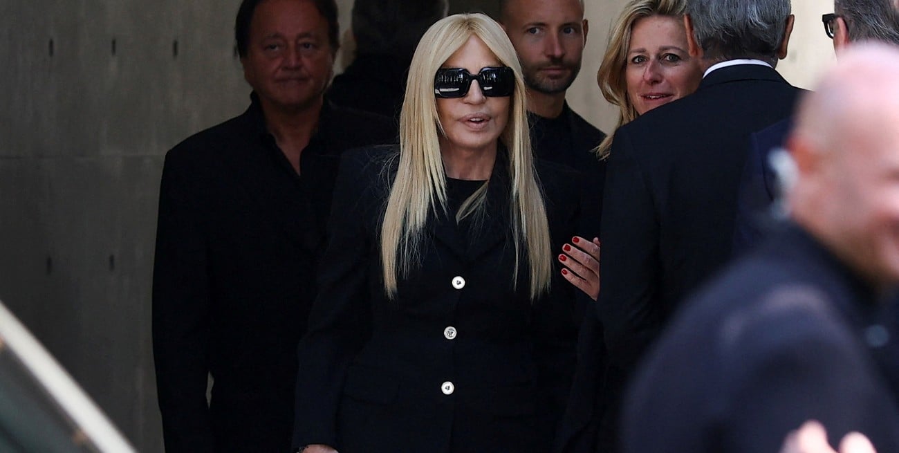 Milán despide a Giorgio Armani y celebra su legado en la moda