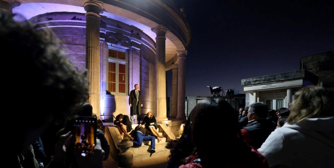Por primera vez, el Cementerio Municipal fue escenario de una obra de teatro