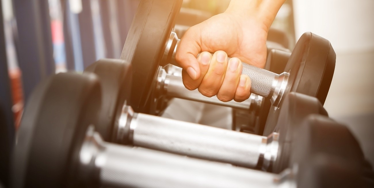 Ejercicio por la mañana o por la tarde: qué dice la ciencia sobre el mejor horario para cuidar el corazón