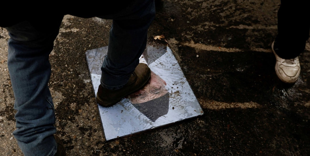 Nepal: detienen al ex primer ministro por la sangrienta represión de 2025