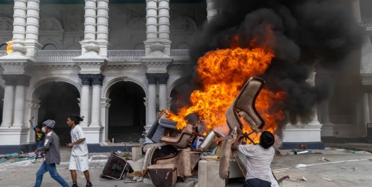 Nepal: funcionarios huyen en helicóptero y por el río en medio de los disturbios que ya dejaron al menos 19 muertos