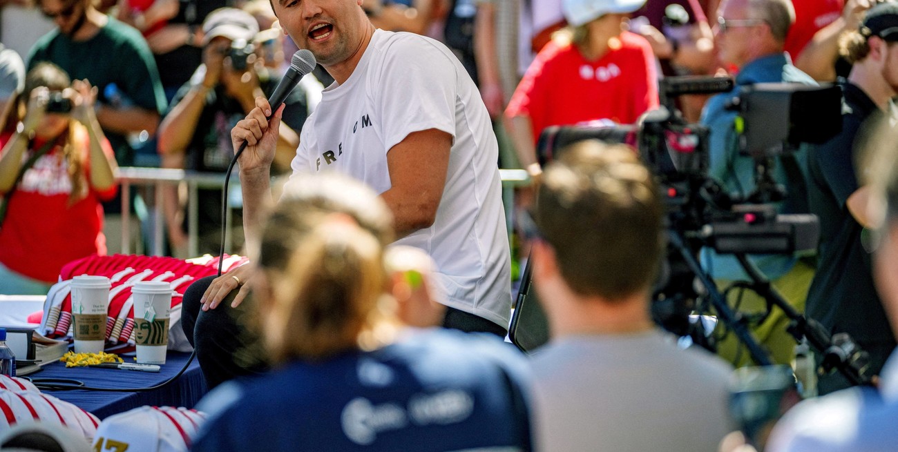Falleció Charlie Kirk, el activista pro-Trump baleado durante una charla universitaria