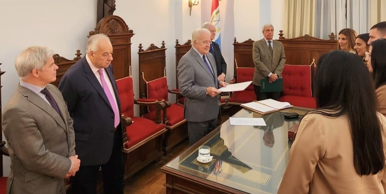 Juramento en Tribunales de Santa Fe de 240 empleados administrativos 
