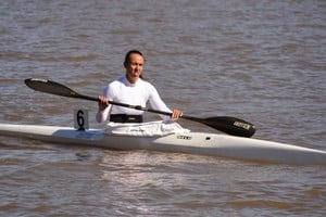 Micaela Maslein remando durante las semifinales de K1 200 metros en Laguna Setúbal.