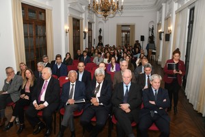 Vigo, Zabalza, Gutiérrez, Falistocco, Baclini, Weder y Barraguirre, en el Salón de Actos de la Corte. 
Manuel Fabatía