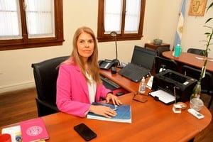 La decana de Ciencias Económicas, Liliana Dillon, advirtió que los recortes en educación superior afectan la calidad académica, investigación y crecimiento económico del país. Foto: Guillermo Di Salvatore.