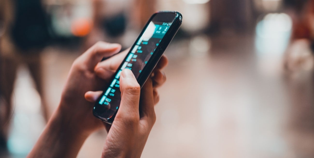 Una secundaria santafesina mejoró la conducta escolar tras controlar el uso de celulares