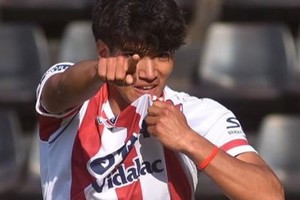 Misael Aguirre celebró su gol y su aporte clave en el empate que llevó a Unión a los penales. Fotos: Gentileza Unión