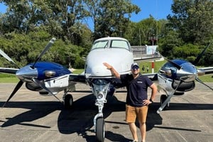El piloto de 42 años, oriundo de Villa Cañás e integrante de la comisión directiva del Aeroclub local, perdió la vida junto a su compañero Ricardo Ferrer durante una exhibición aérea en la ciudad cordobesa.