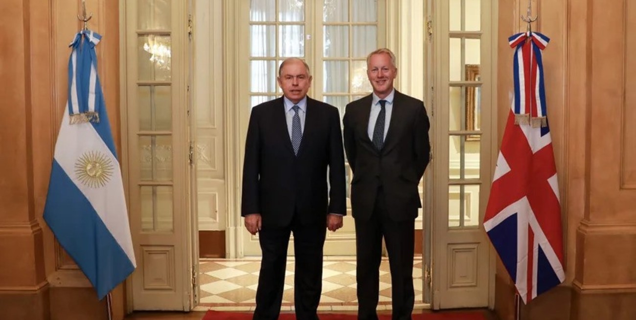David Cairns asumió como nuevo embajador británico en la Argentina