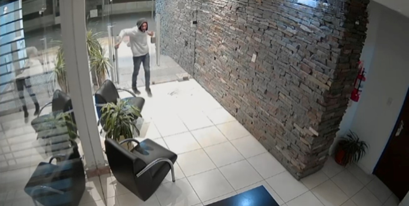 Entró dos veces al mismo edificio en pleno centro de la ciudad de Santa Fe