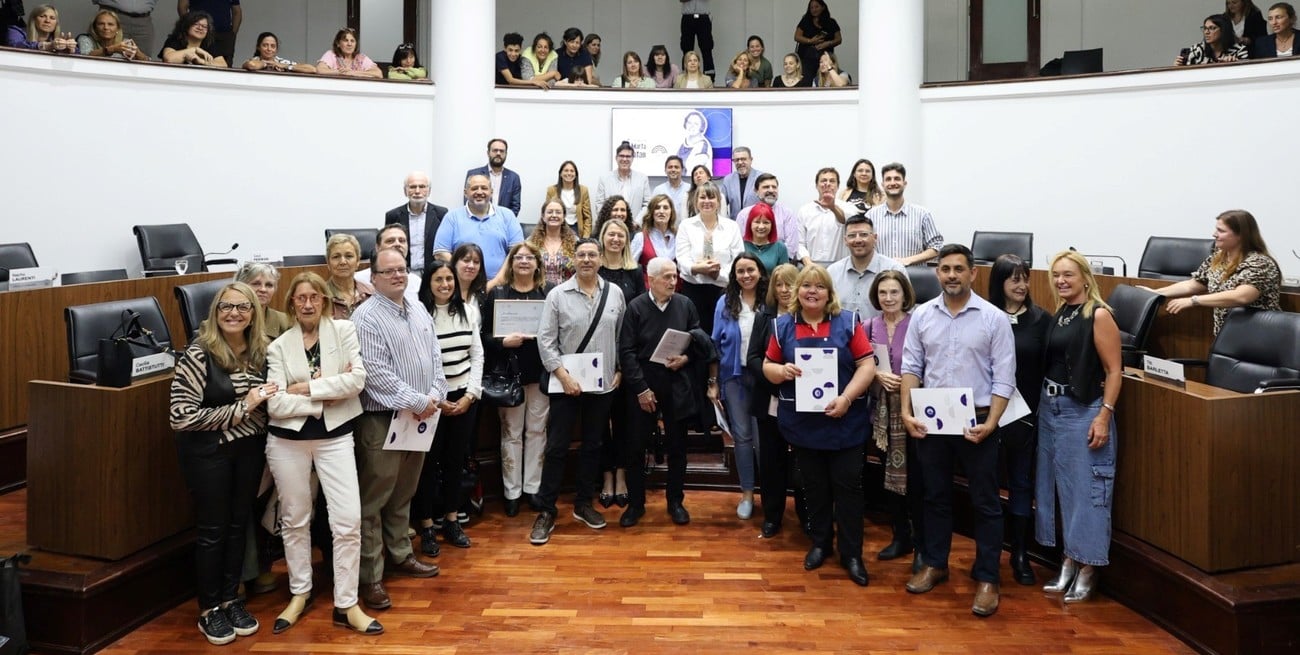 El Concejo otorgó la Distinción Marta Samatan a la trayectoria educativa