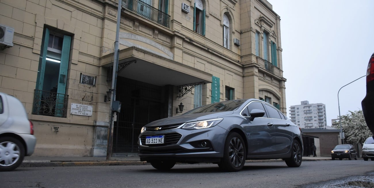 Un preso internado en el hospital Cullen burló la custodia y se dio a la fuga