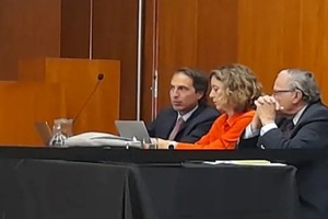 Goyeneche recupera su cargo tras el fallo de la Corte Suprema que anuló su destitución.