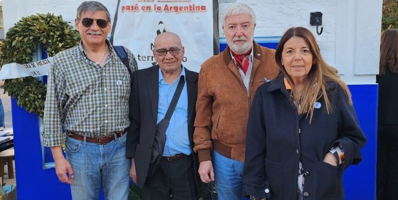 Bajo el resguardo simbólico y protector de nuestra bandera