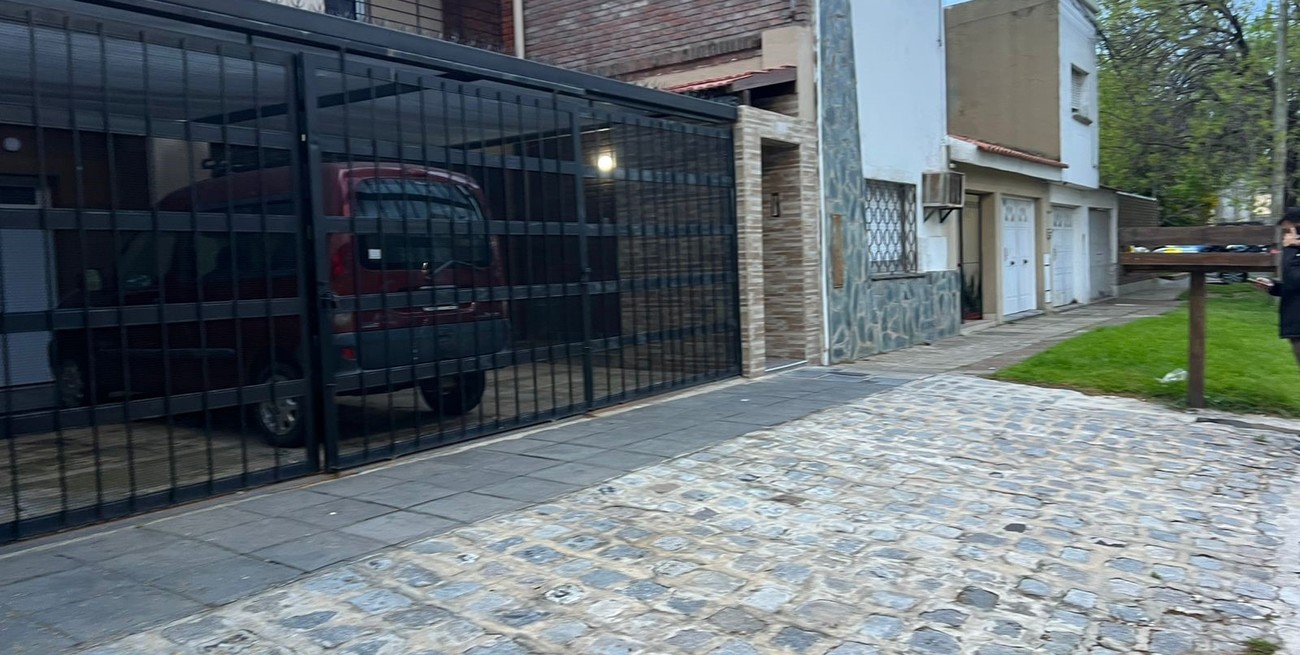 Robaron bicis y motos, los vecinos los corrieron y recuperaron parte del botín