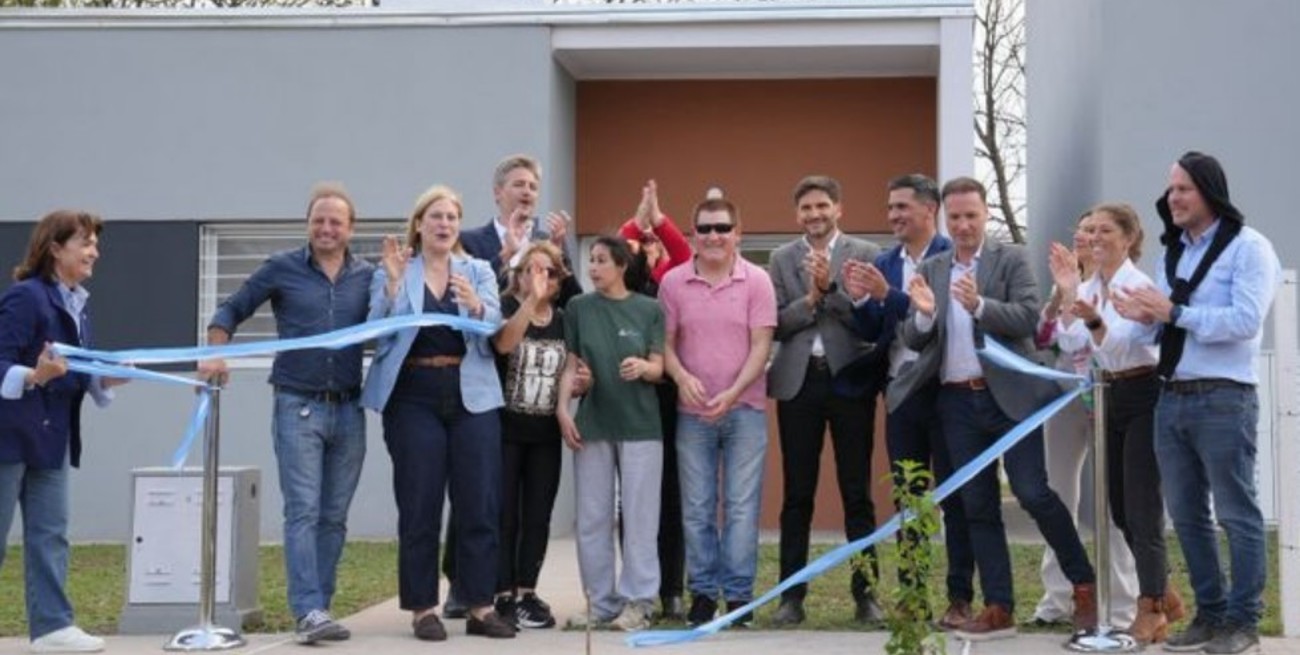 Pullaro entregó de viviendas y anunció fondos para localidades afectadas por el temporal