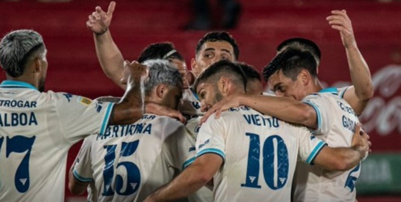 Racing le ganó a Huracán por 2-0 y se acerca a la zona de clasificación en el Torneo Clausura 2025