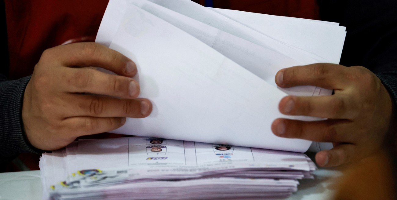 Ecuador inicia el proceso para referendo constitucional con reclamo de la Corte