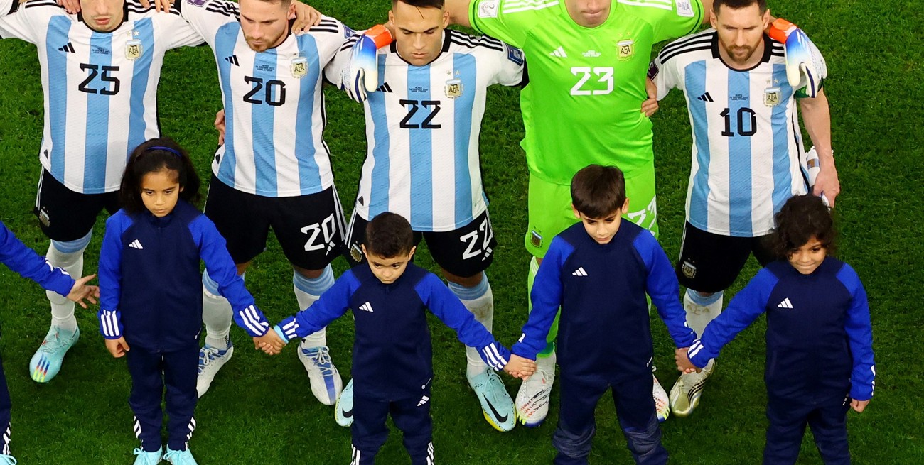 Lautaro Martínez y Alexis Mac Allister, entre los 25 mejores del mundo en la gala de París