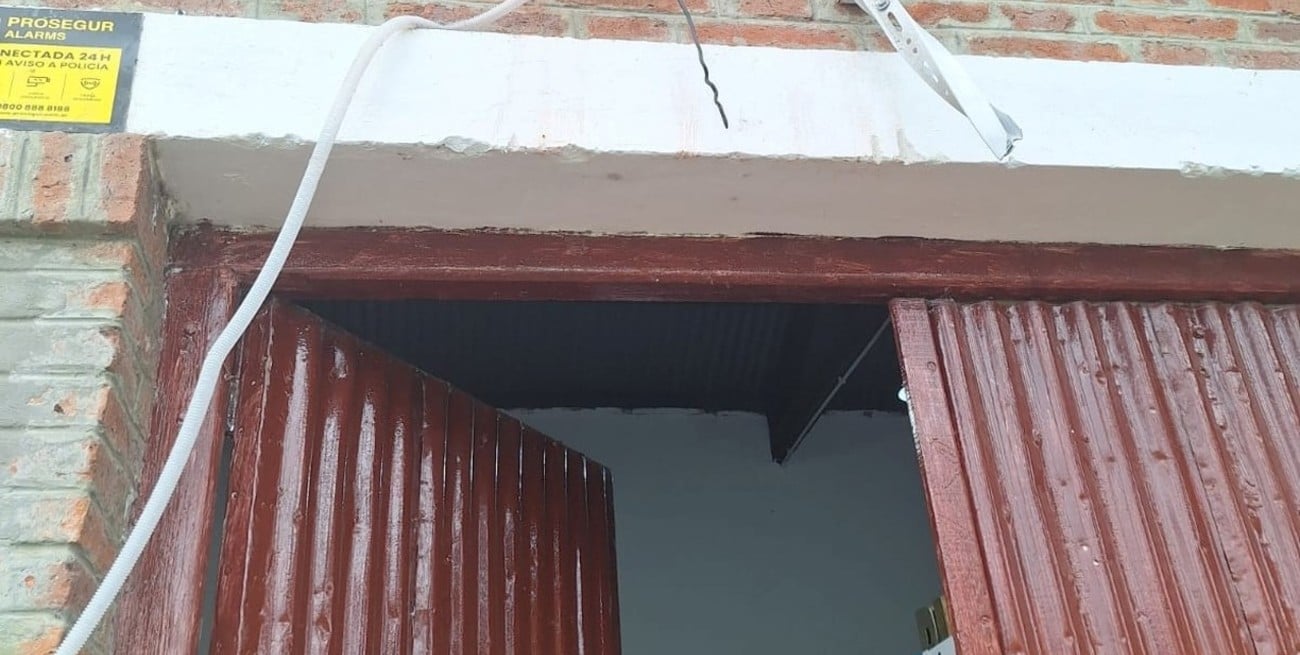 La biblioteca popular Bayer pide más iluminación y cámaras, tras sufrir el robo de un aire acondicionado