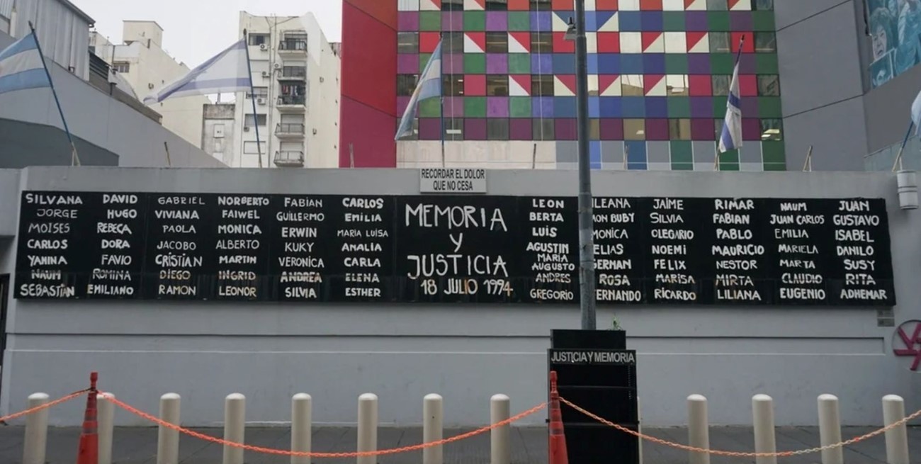 Confirman juicio en ausencia para los iraníes prófugos por atentado a la AMIA