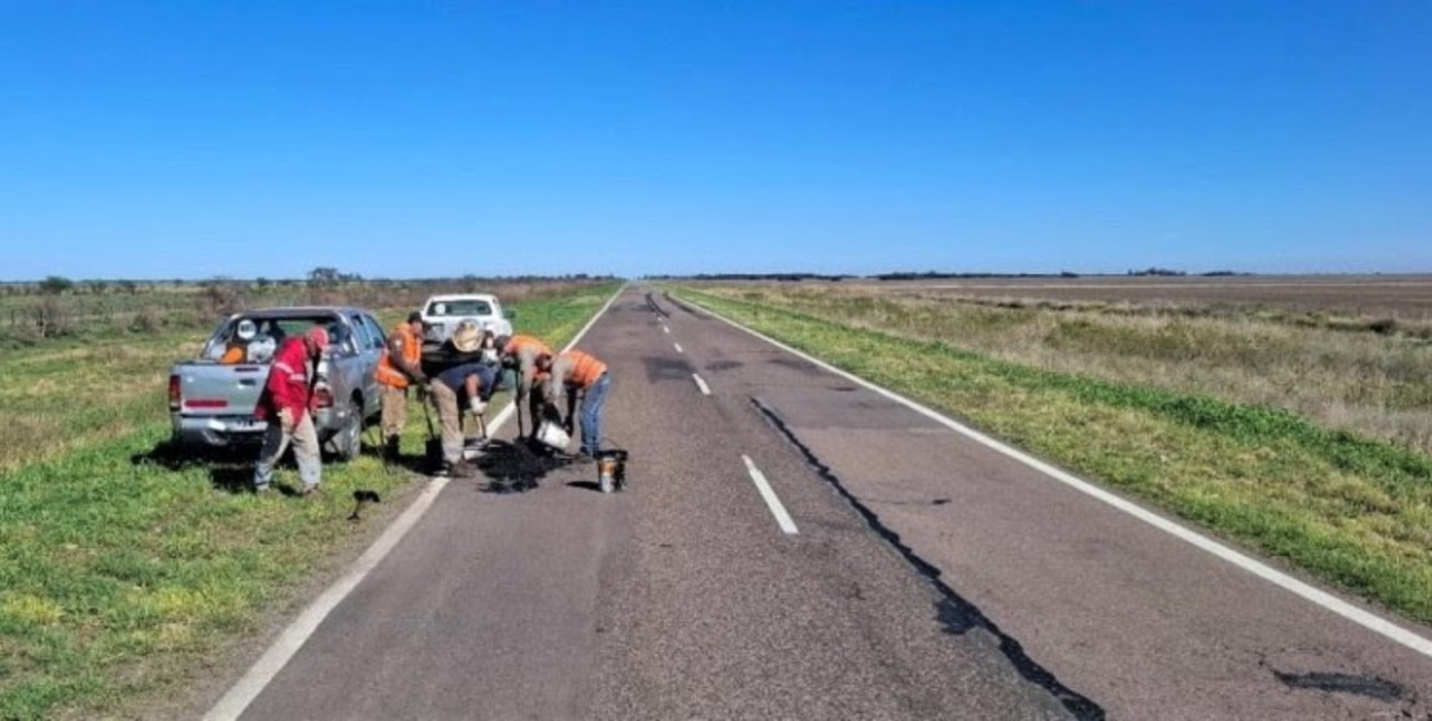 Vialidad Nacional realiza obras de bacheo sobre la Ruta 98, entre Vera y Tostado