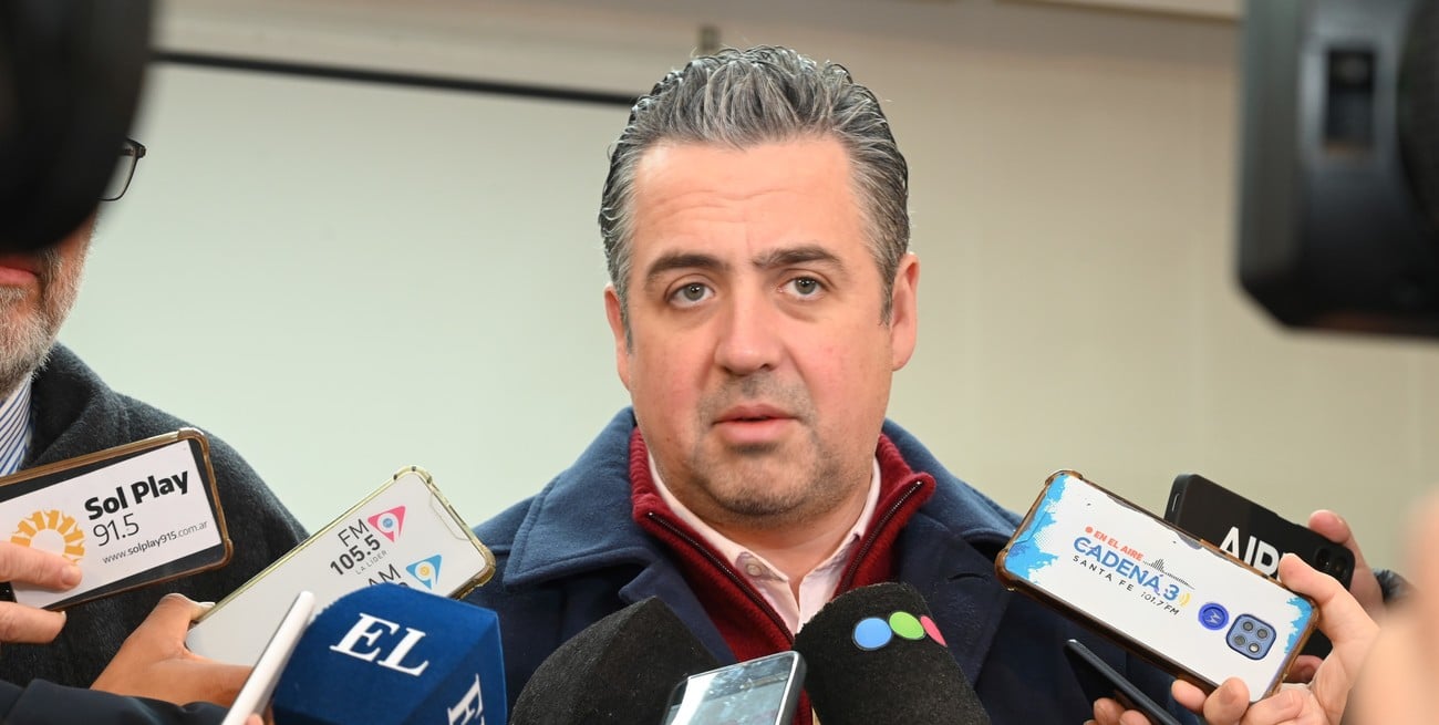 Cococcioni brindó una conferencia por la situación de la policía en Santa Fe