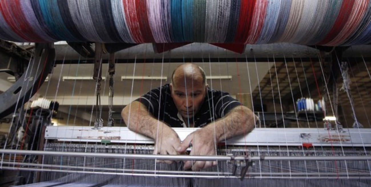 Fuerte caída del empleo registrado argentino en julio