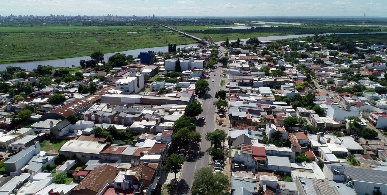 Un padre y sus cinco hijos están presos por “patotear” a un policía al que le saquearon la casa