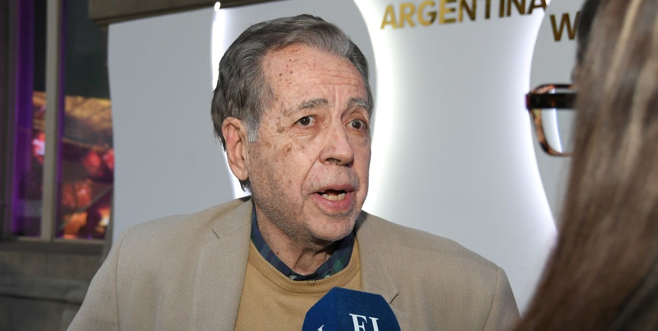 Un ícono de la moda argentina en Santa Fe: Héctor Vidal Rivas y su apoyo al talento local
