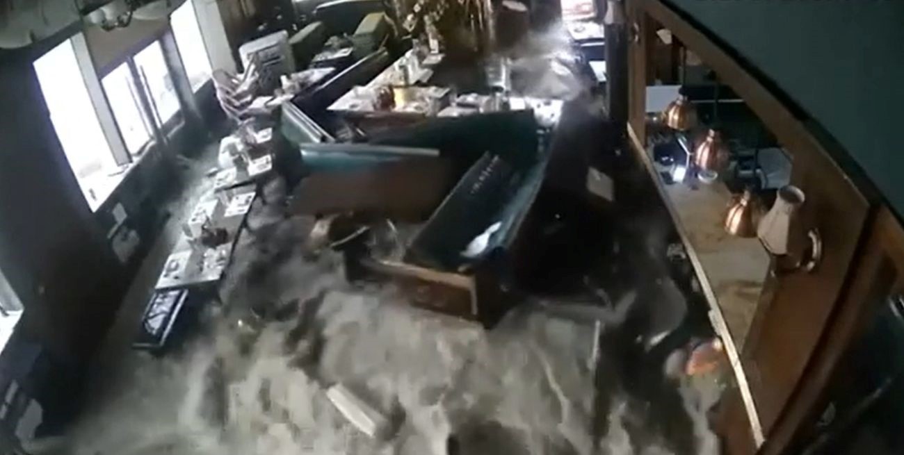 El súper tifón Ragasa arrasó un restaurante en Hong Kong