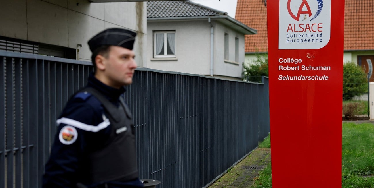 Un alumno de 14 años apuñaló a su profesora en Francia
