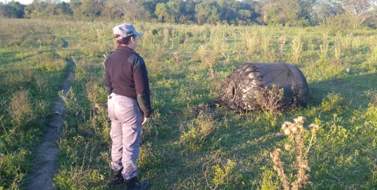 Investigan el origen de un extraño objeto metálico que “cayó del cielo” en Chaco
